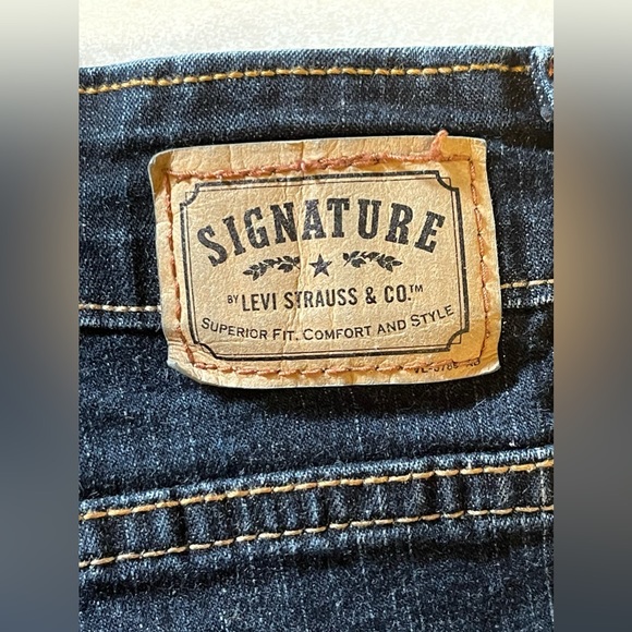 Levi's Strauss Signature Women’s At Waist Bootcut Jeans Dark
Wash Size 12 M - Picture 8 of 13